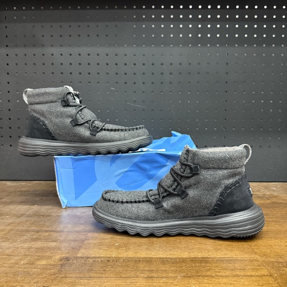 New W/ Damaged Box! Women's Hey Dude Reyes Grey Black Slip On Boot Size 8 - Picture 2 of 5